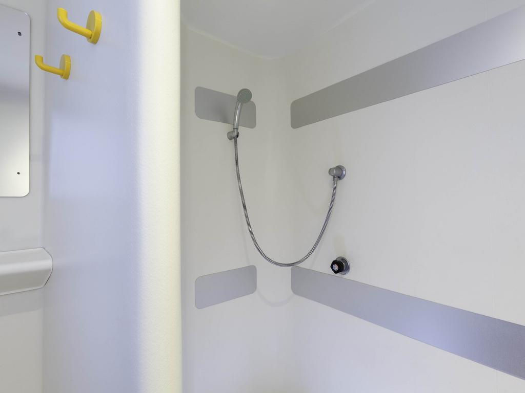 Enzo Hotel 1Er Prix Coudes エクステリア 写真